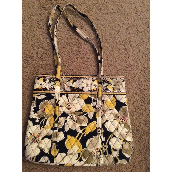 INVENTORY REDUCTION SALE. Vera Bradley Medium Size Tote B6 - Picture 1 of 5